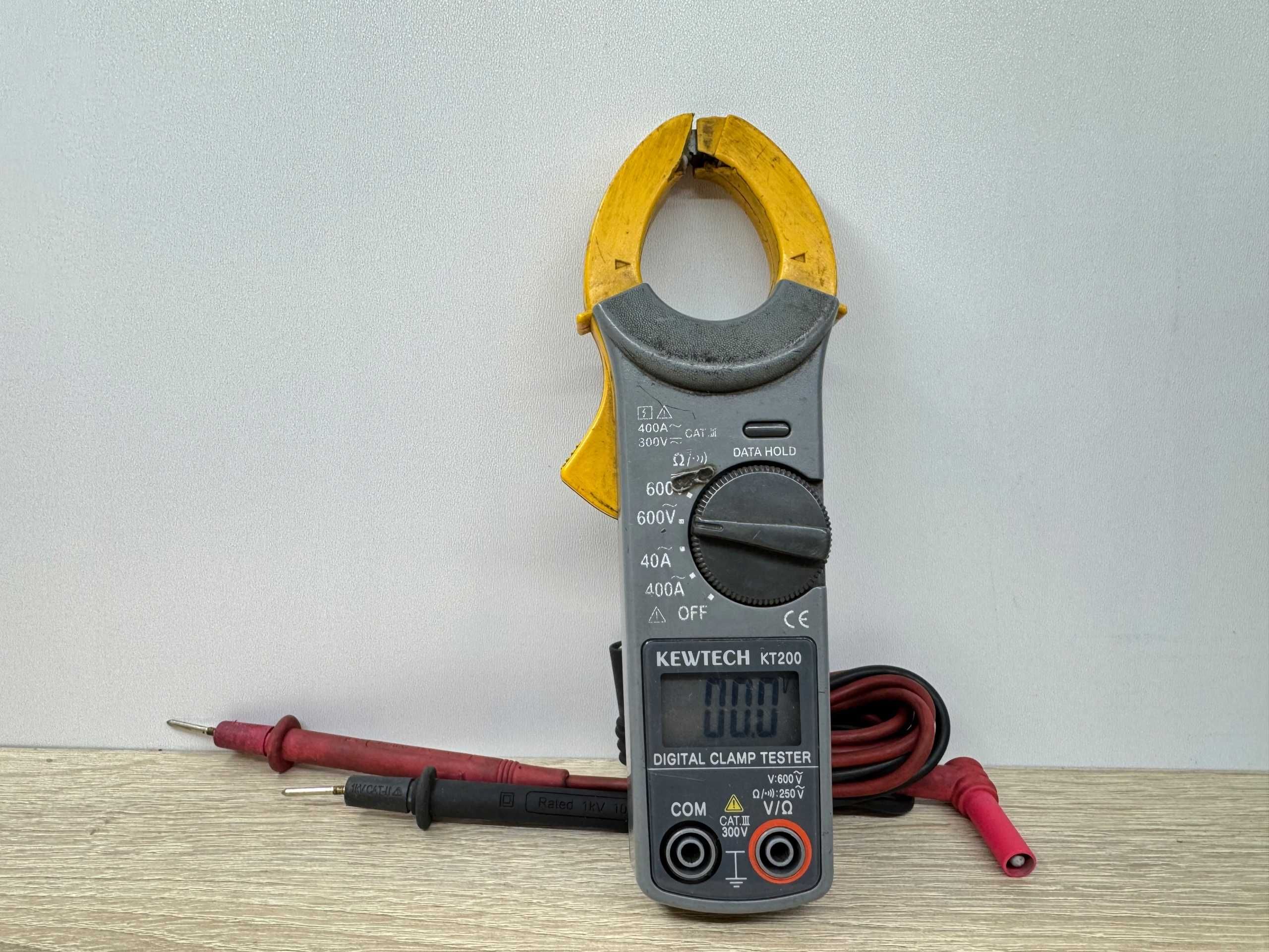 Miernik cęgowy Kewtech KT203