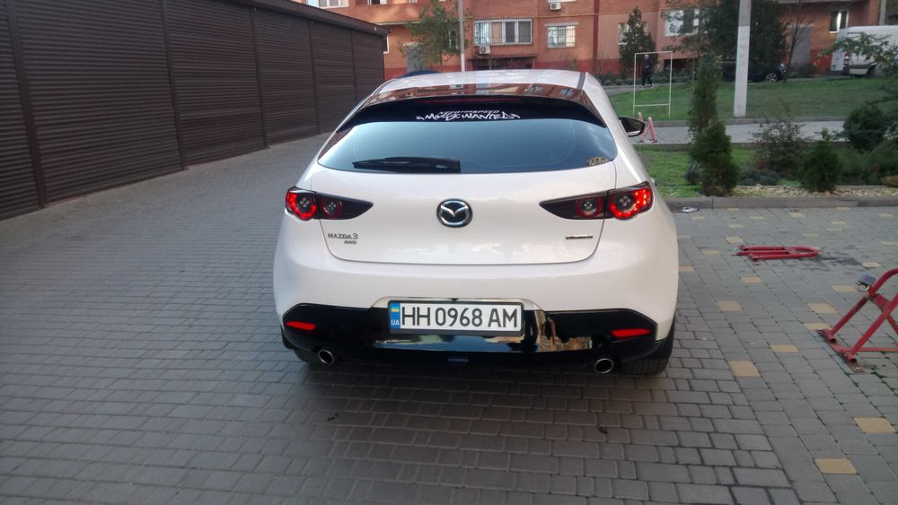 Мазда 3 автомат в белом цвете 2021г mazda 3 automat хэтчбек спорт авто