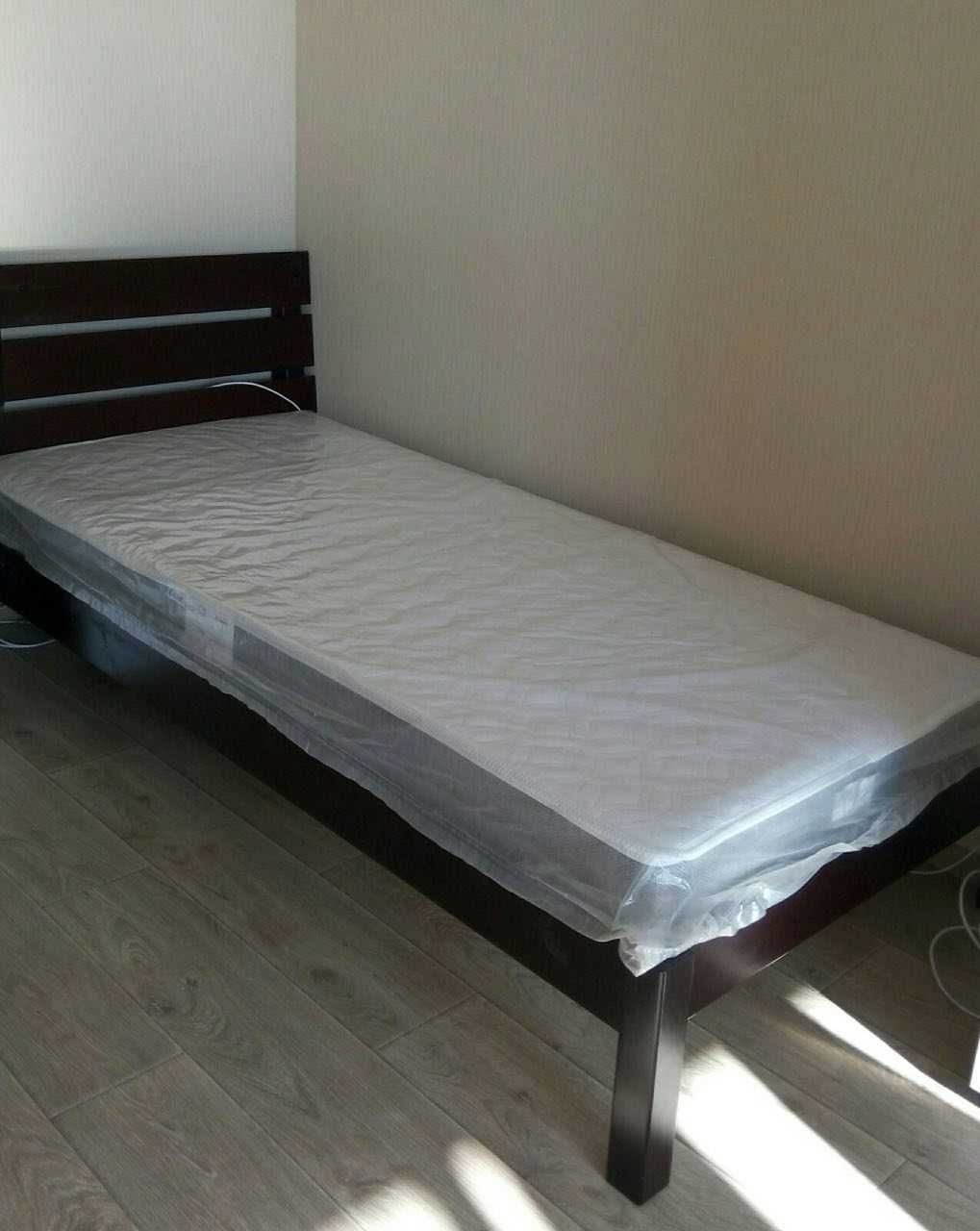 Продам односпальне ліжко з матрацом