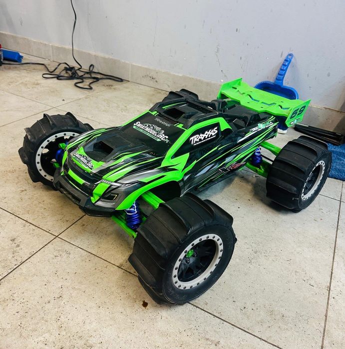 Traxxas XRT duży zestaw, jak nowy.