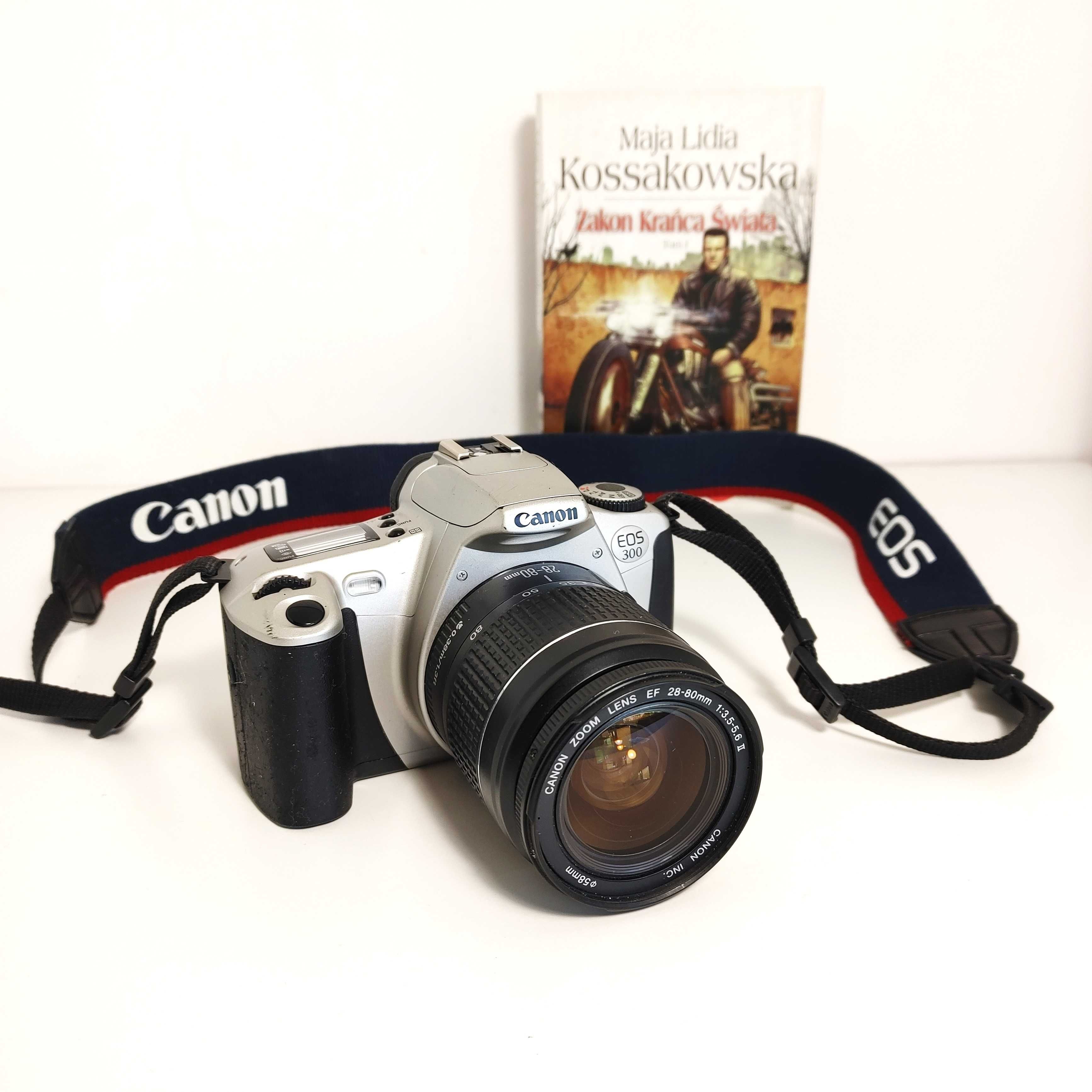 Canon EOS 300 z 28-80 1:3,5-5,6 II Analogowa lustrzanka z 1999 r