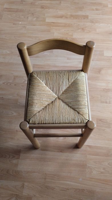 Cadeira em madeira cor natural