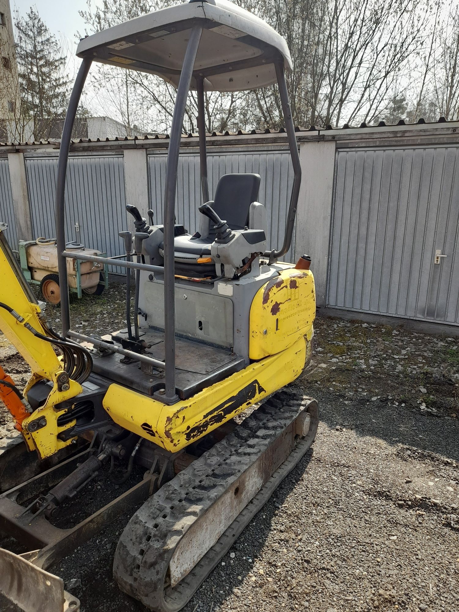 Minikoparka New Holland e18r