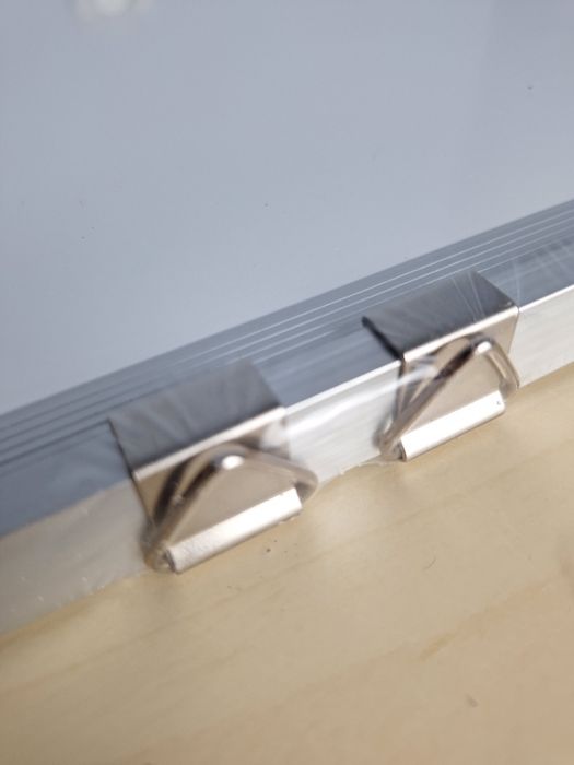 Idena tablica suchościeralna 60x40 cm – magnetyczna, z ramą aluminiową