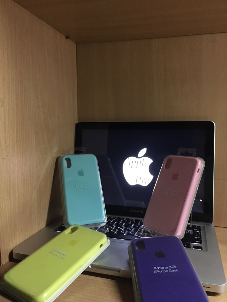 Різні чохли на iPhone