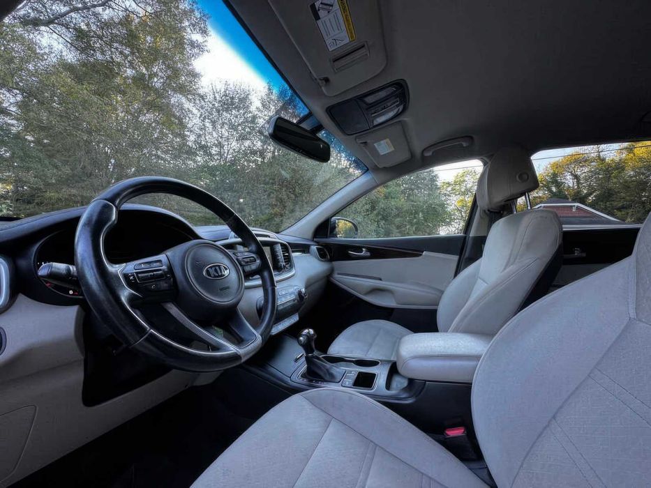 Kia Sorento LX      2017