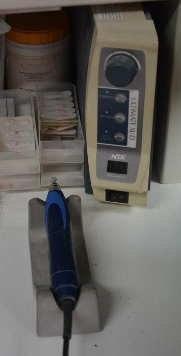 Equipamento de laboratório em boas condições