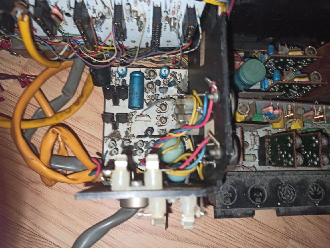 Posiadam części do magnetofonu szpulowego Philips n 4418 !