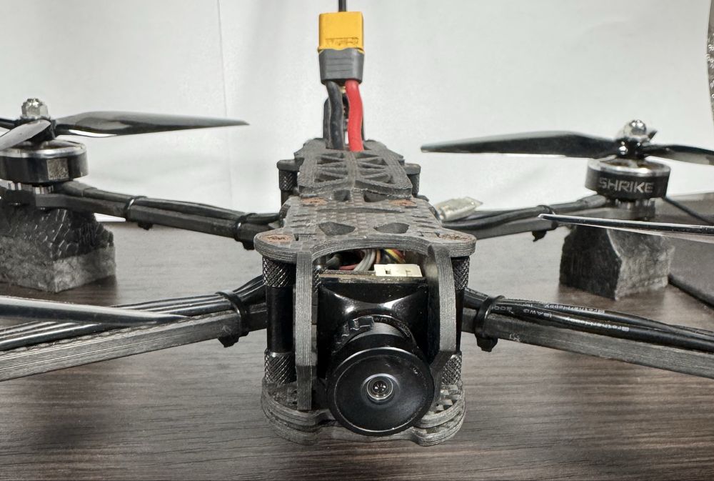 FPV дрон з АКБ в комплекті