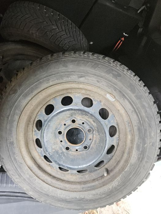 Opony zimowe 195/65 R15 + stalówki