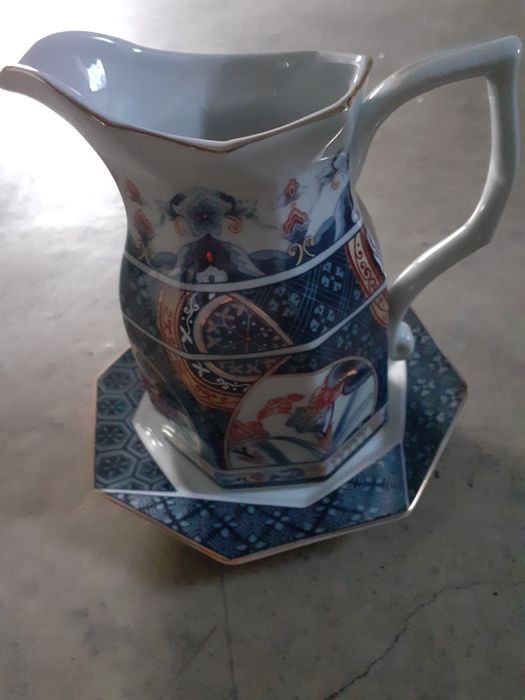 Conjunto de jarro, prato e taça