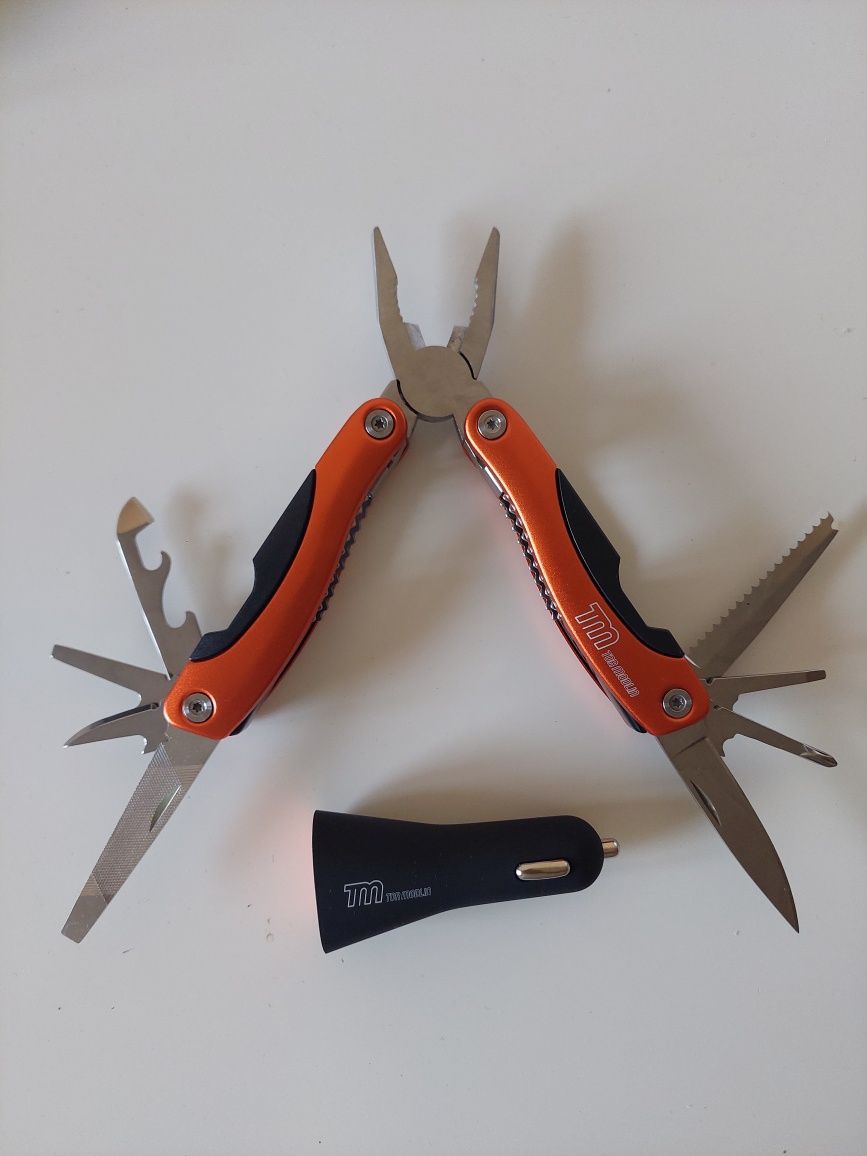 Zestaw prezentowy multitool i wtyczka do gniazdka zapalniczki