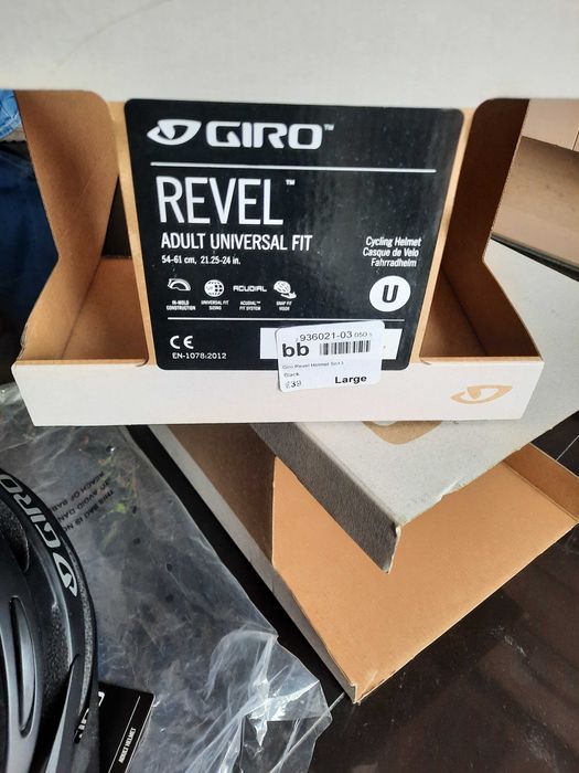 Capacete bicicleta GIRO, novo, na caixa