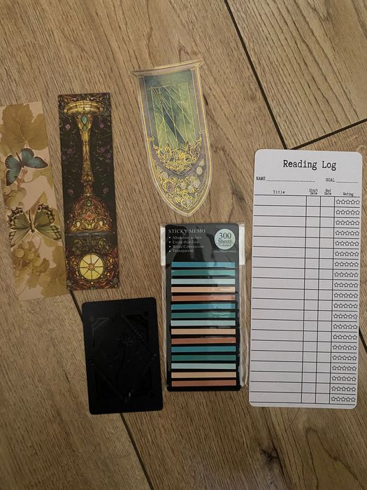 Манга «Ательє чаклунських капелюхів» Том 1 з різними додатками