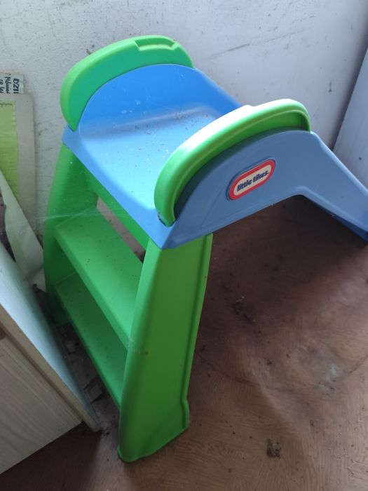 Zjeżdżalnia dziecięca plastikowa