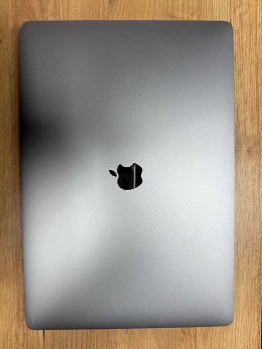 MacBook Pro 16 2019 { i7 | 16gb | 512 SSD | AMD 5300-4gb } 30419SV