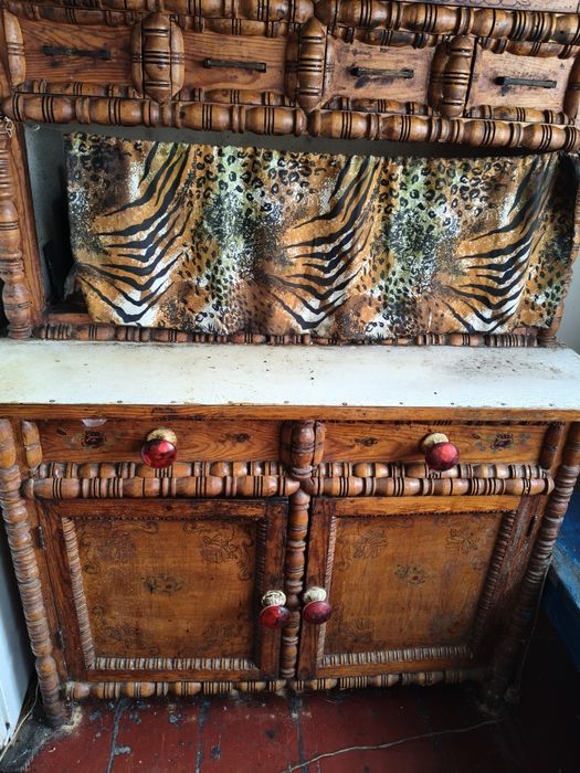 Шафа ручної роботи