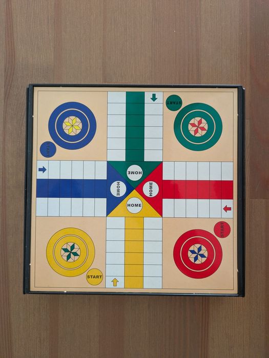Jogo tabuleiro 2 em 1 Xadrez + Ludo