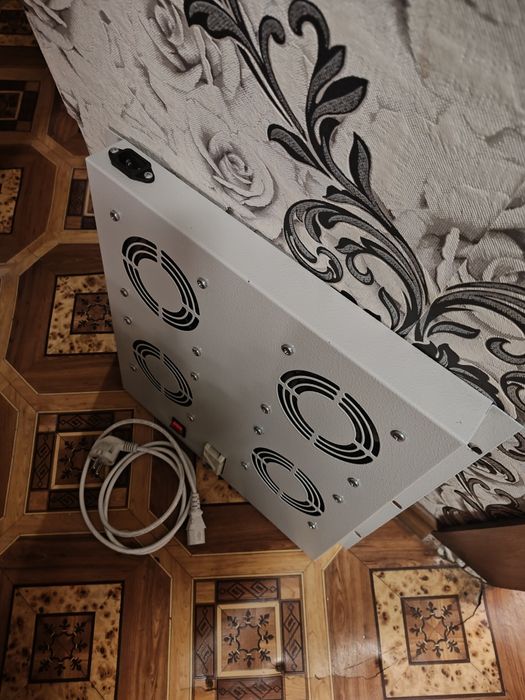 Серверный вентиляторный модуль на 4 вентилятора с термостатом