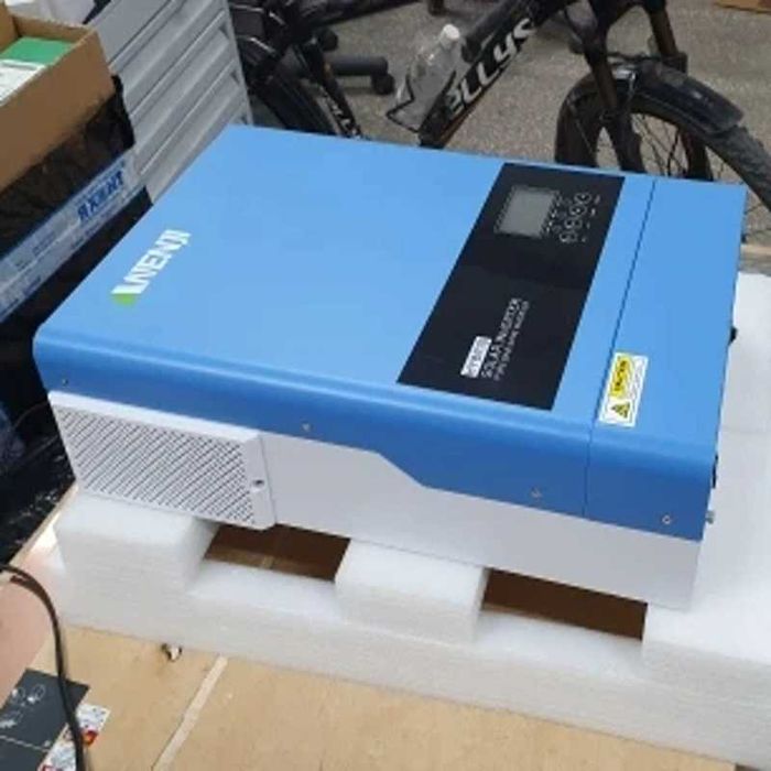 Гибридный солнечный инвертор - преобразователь напряжения 2.2 кВт, б/у