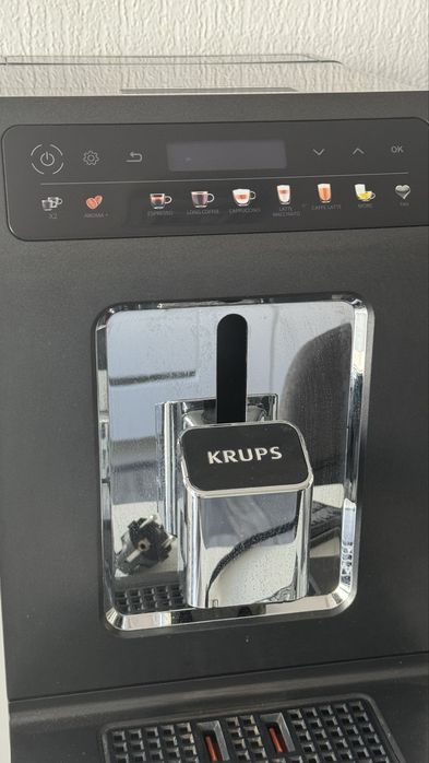 Кавомашина Krups EA895N10