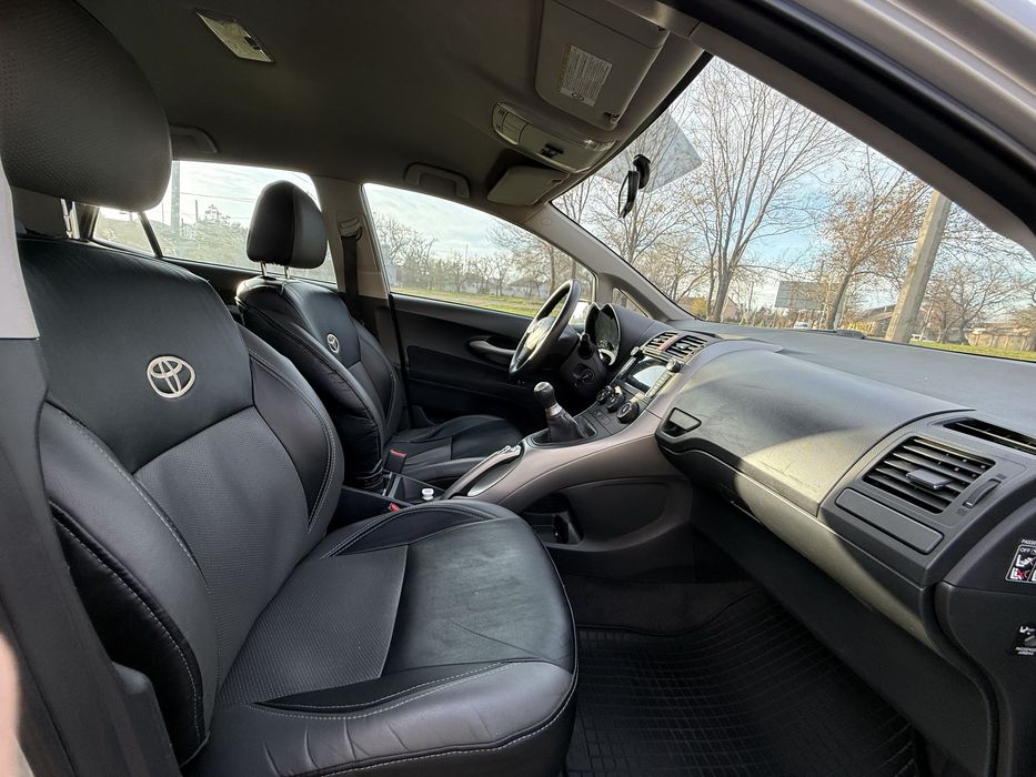 TOYOTA Auris, газ/бензин. Стан гарний