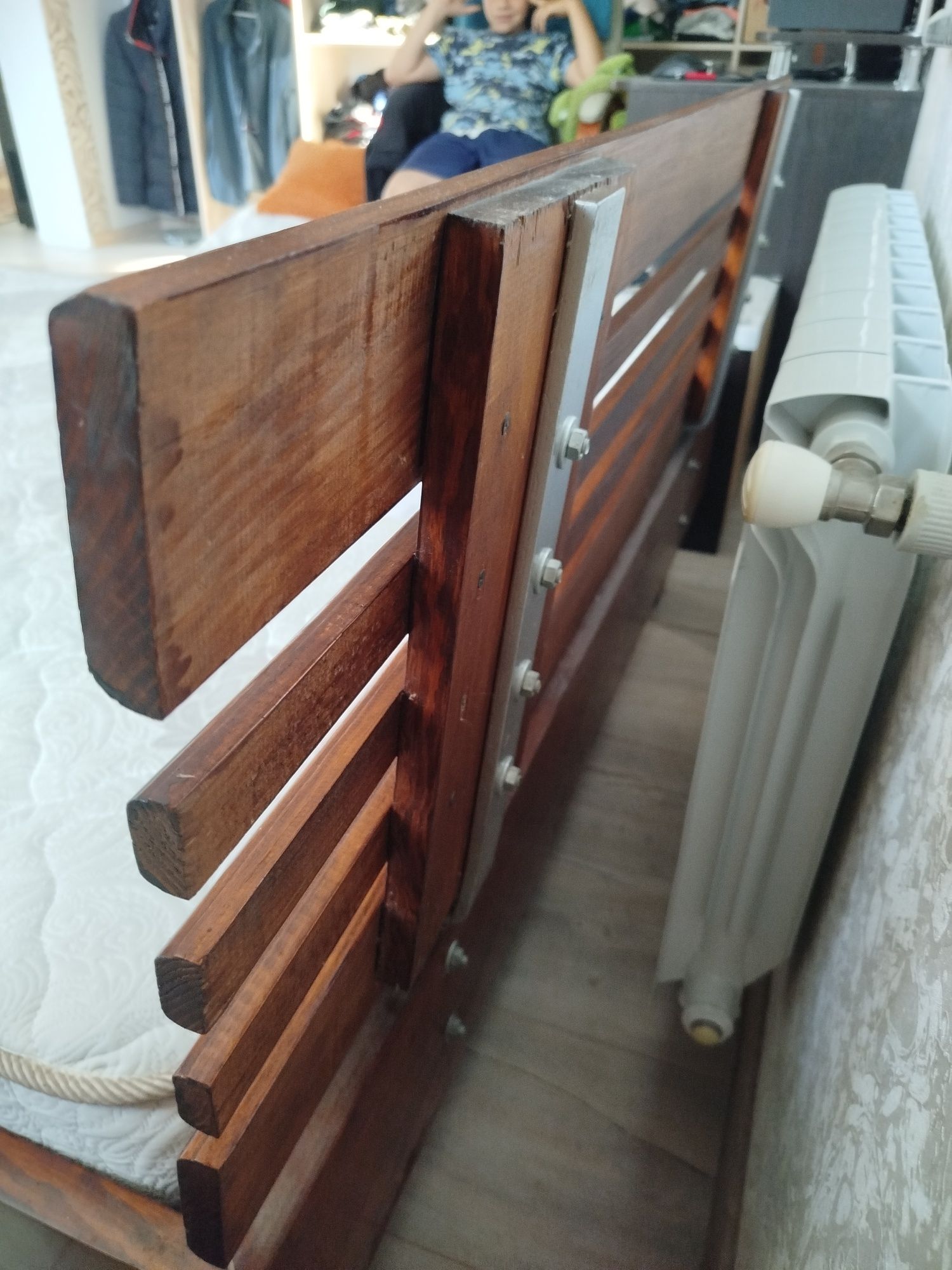Ліжко з масиву 1.4*2м. з матрасом