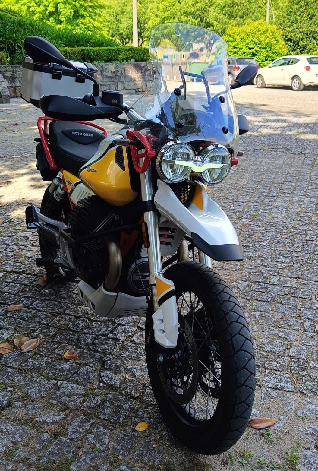 Moto Guzzi V85TT