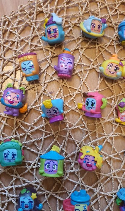 Komplet figurek MojiPops