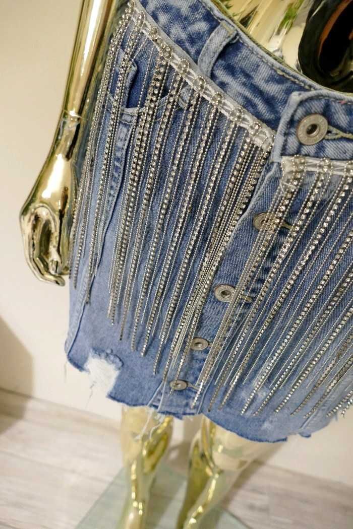 Włoska spódnica mini jeansowa z ozdobnymi frędzlami cyrkonie łańcuszki