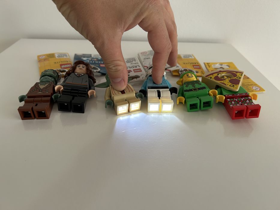 Zestaw breloczków. Brelok Lego z latarką 6 sztuk