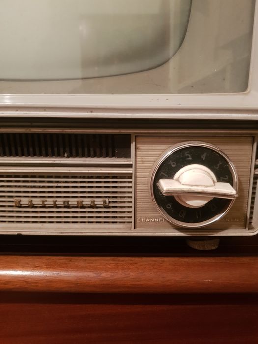 Televisão antiga National model ezwl