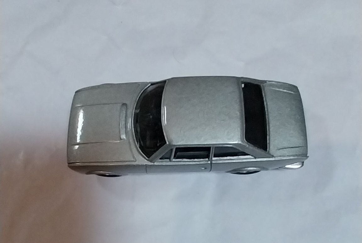 Miniatura da Solido Peugeot 504 em escala 1/43