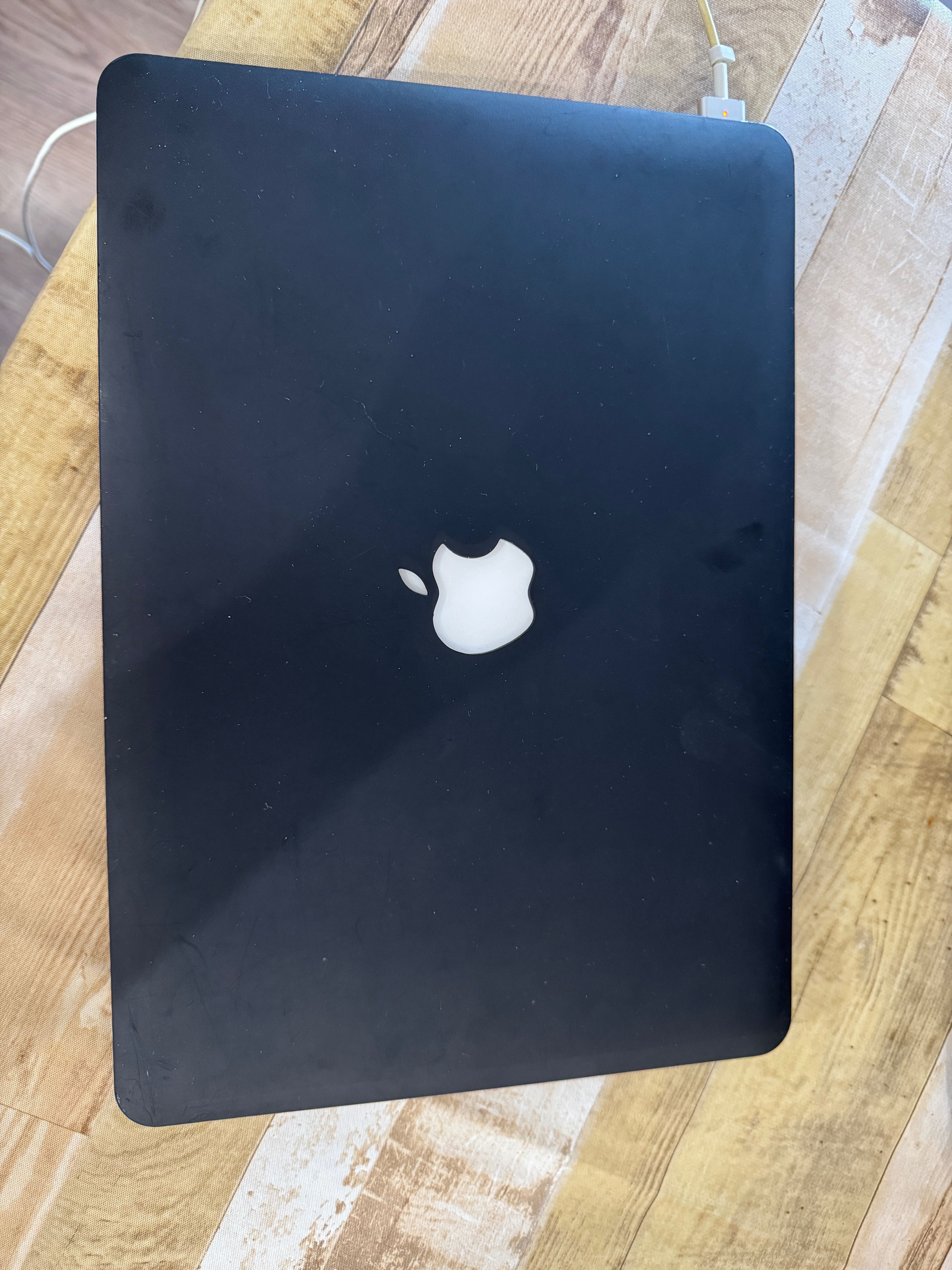 MacBook Air 13" intel core i5