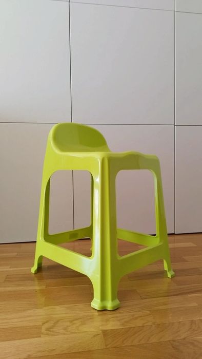 Cadeira

Cadeira de plástico com costas baixas. Como nova.