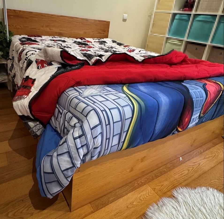 Cama de madeira maciça c\ gavetões, colchão e estrado incluido