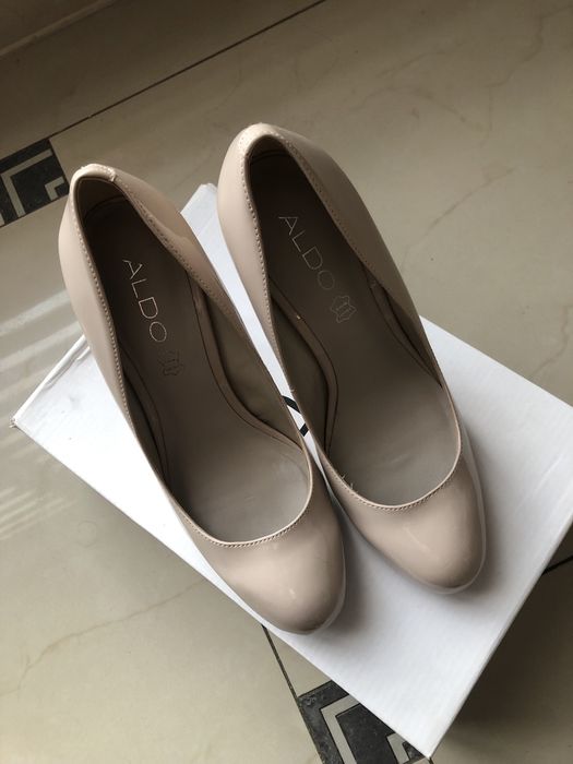 Szpilki beżowe Aldo 37