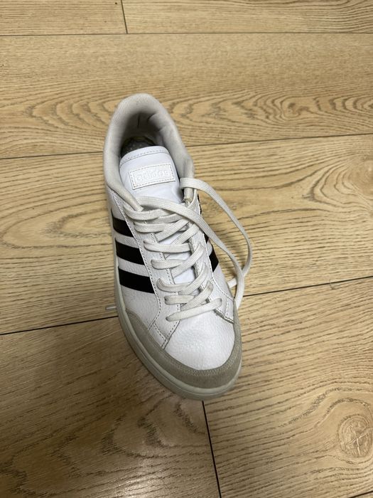 Продам кроссовки Adidas