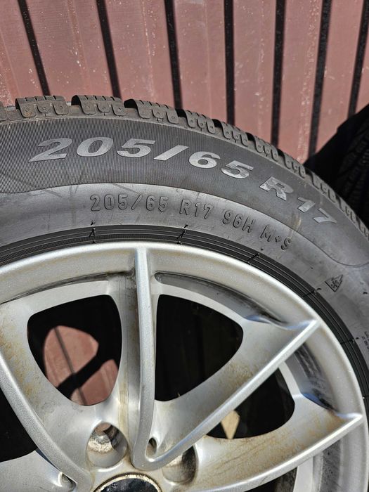 Felgi Aluminiowe Z Oponami Zimowymi Pirelli BMW 17 Cali Et32