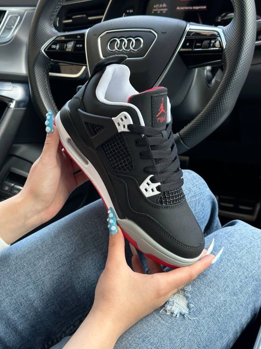 Жіночі термо(теплі) кросівки Nike Air Jordan 4 Retro Bred