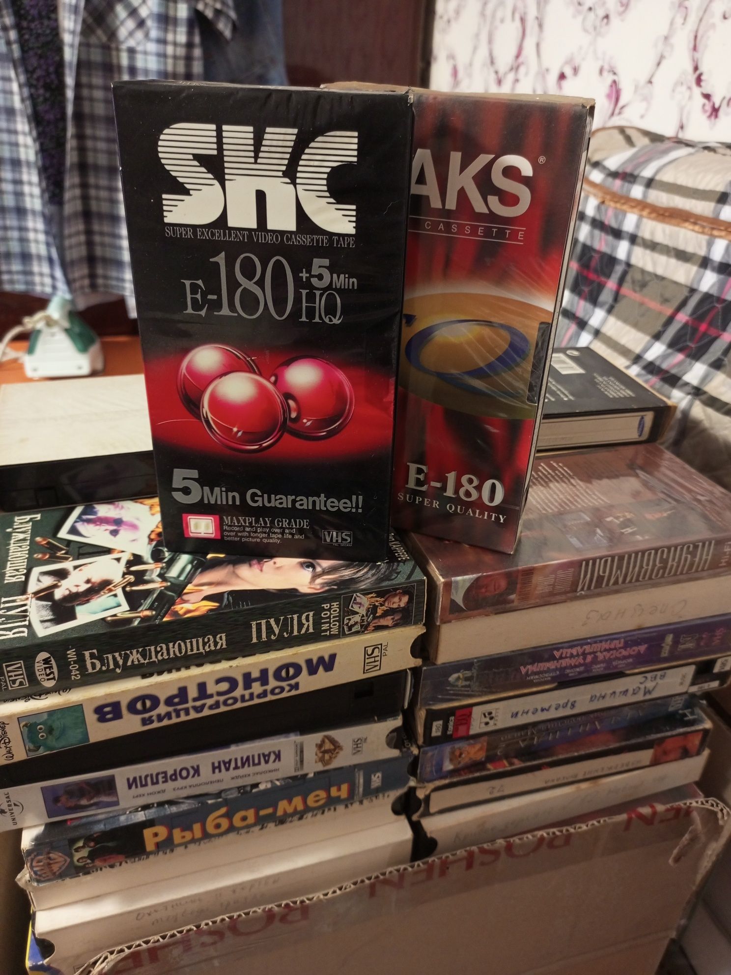 Продам VHS кассеты. Б/у разные