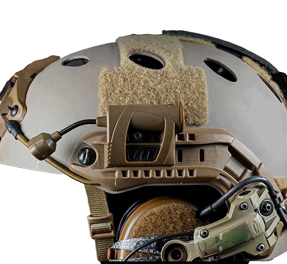 Тактичний ліхтарик, на військовий шолом. Батарейка CR123A в комплекті.