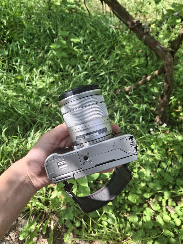 Продаю Fujifilm X-A10 з об’єктивами та оригінальною коробкою