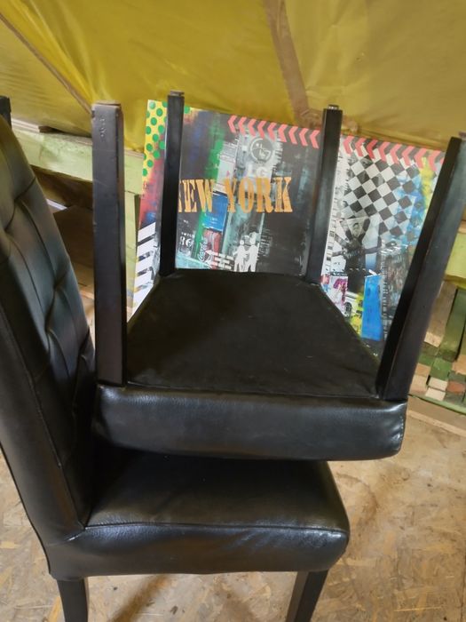 Krzesła obicie skórzane