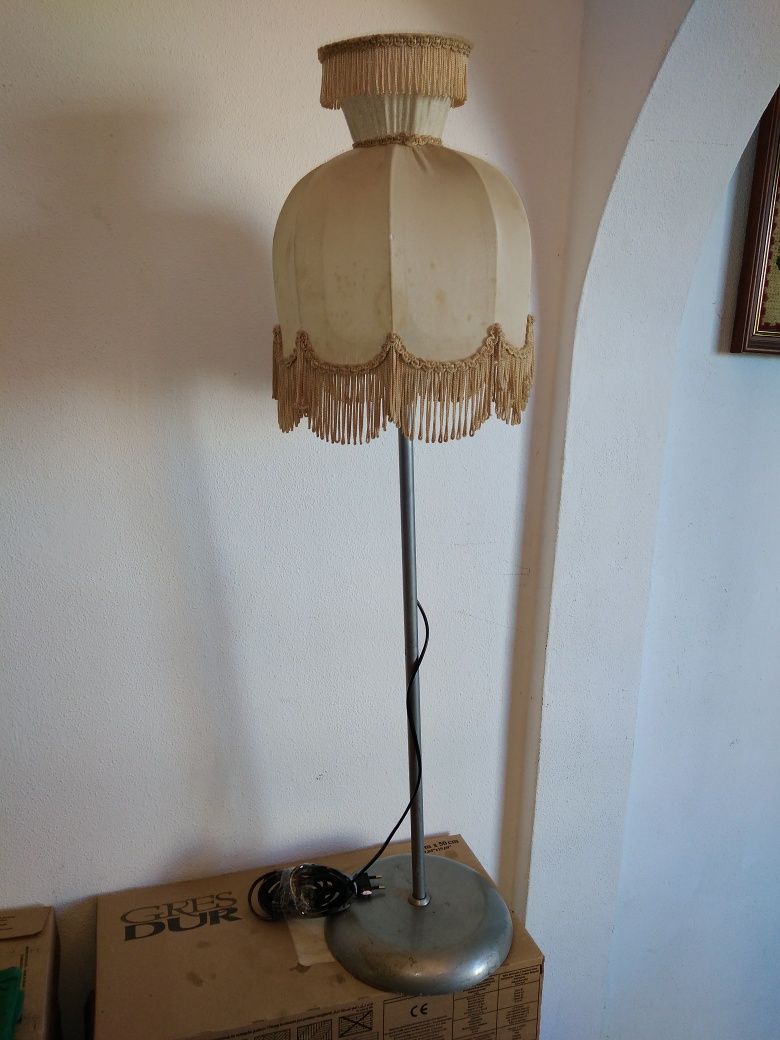 6 candeeiros eléctricos com alguns anos.
