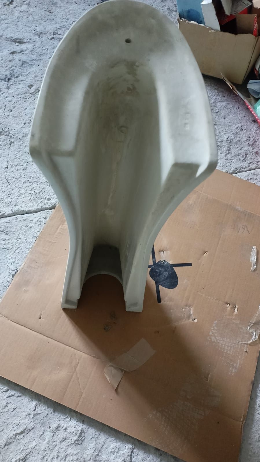 Postument noga pod umywalkę ceramiczna