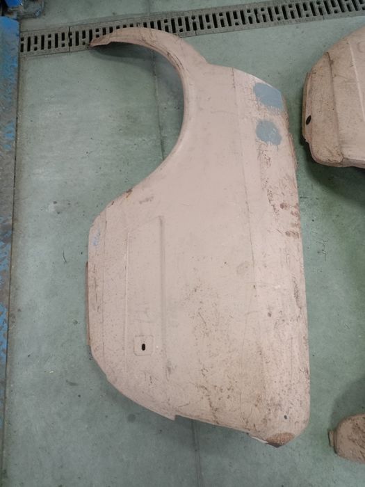 Oryginalne błotniki tylne Fiat 132