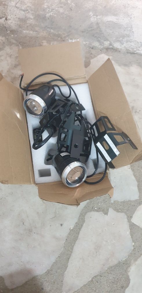 Vendo material da yamanha x-max  125 e material universal