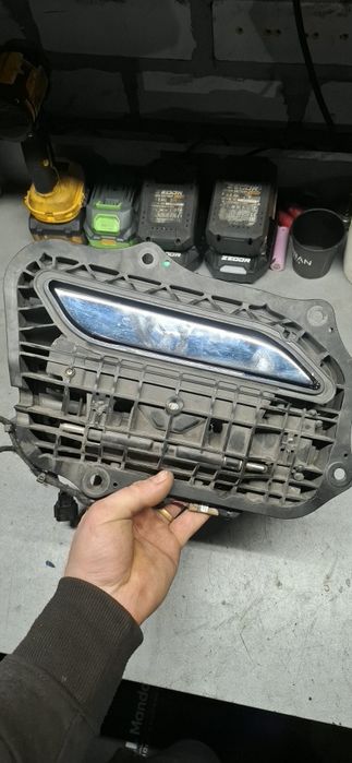 Передняя правая ручка двери тесла м S