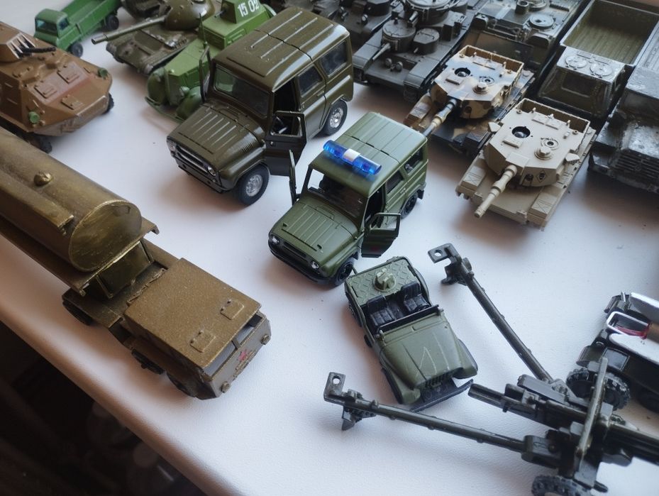 Продам военную технику танк пушку ракетовоз бензовоз  тягач броневик